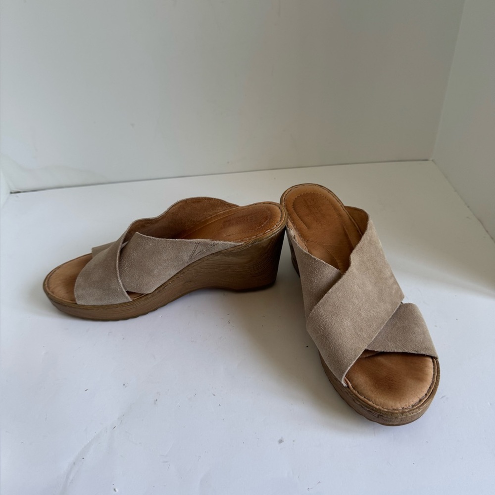 Born® Nora Handcrafted Suede Wedge Sandal Size 8 - Picture 8 of 16